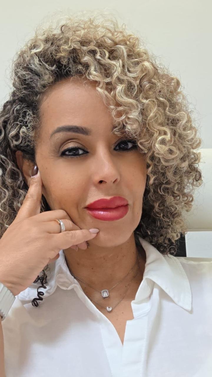 A Geometria das Emoções: Raquel Stewart e a Arte de Transformar Espaços em Destinos