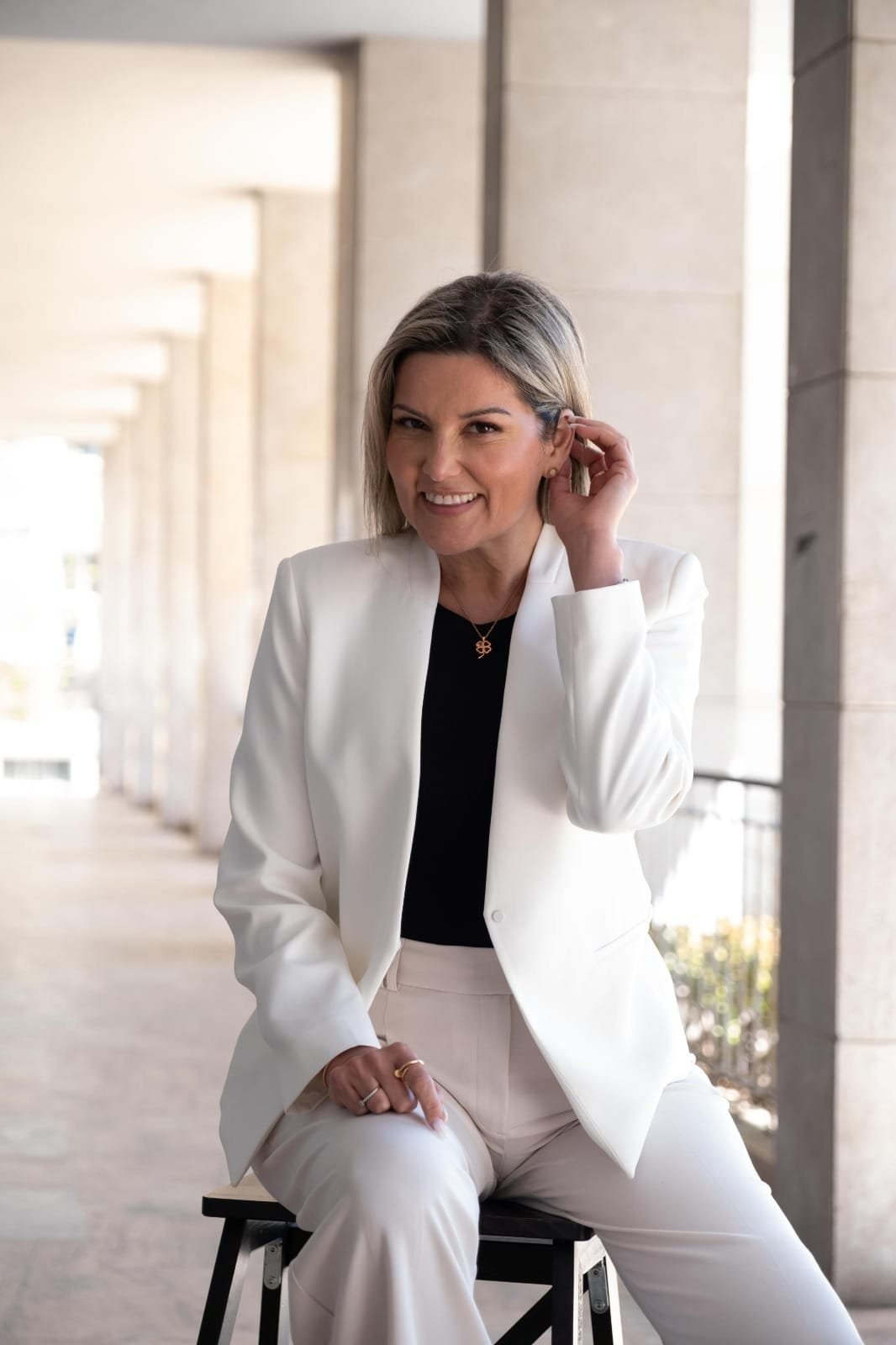 A Engenharia da Autoestima: Izabel de Paula e a Arquitetura da Transformação Humana na Diplomacia Civil Global