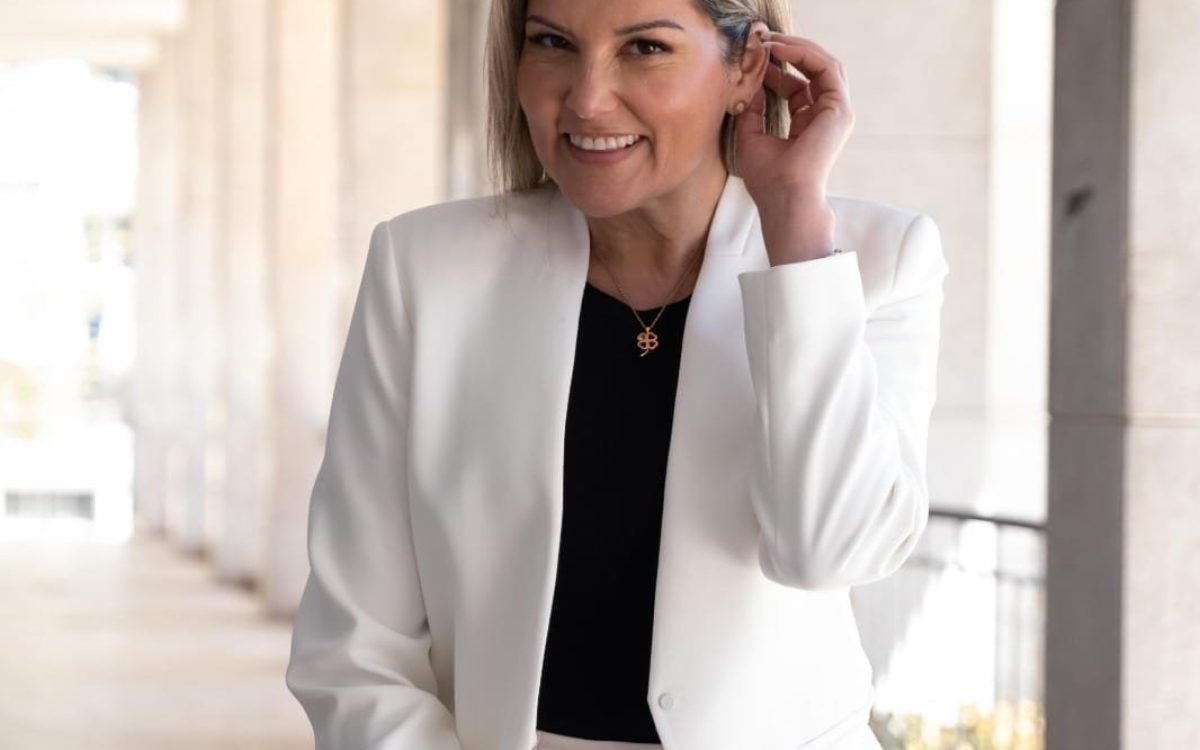 A Engenharia da Autoestima: Izabel de Paula e a Arquitetura da Transformação Humana na Diplomacia Civil Global